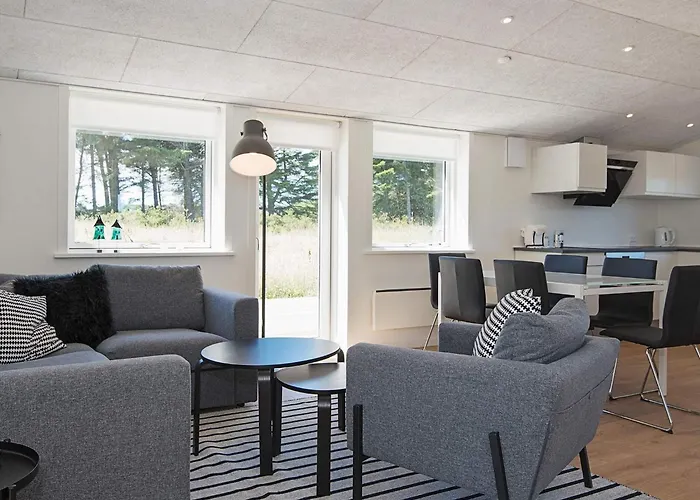 6 Person In Lokken-by Traum *